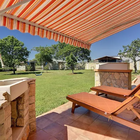 Family Friendly House With A Parking Space - 22738 *