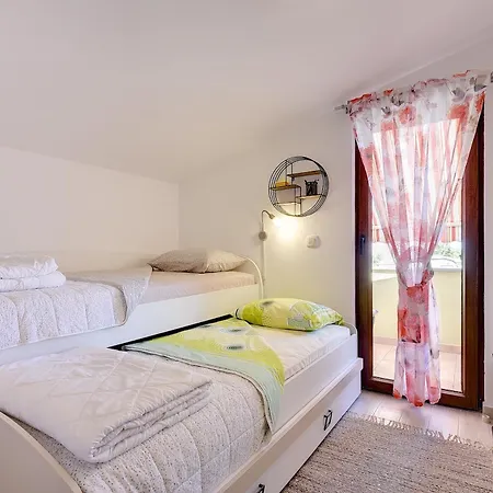 Holiday home Family Friendly House With A Parking Space - 22738 *