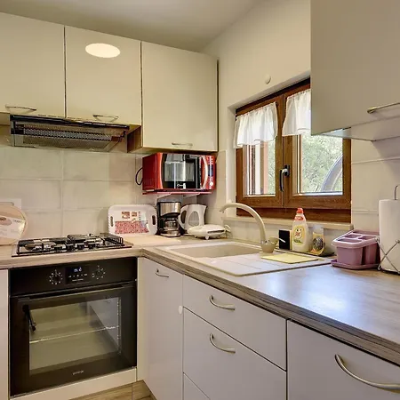 Family Friendly House With A Parking Space - 22738 Holiday home