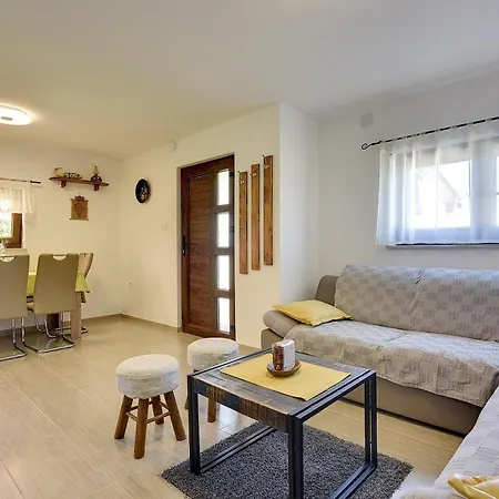 Vakantiehuis Family Friendly House With A Parking Space - 22738