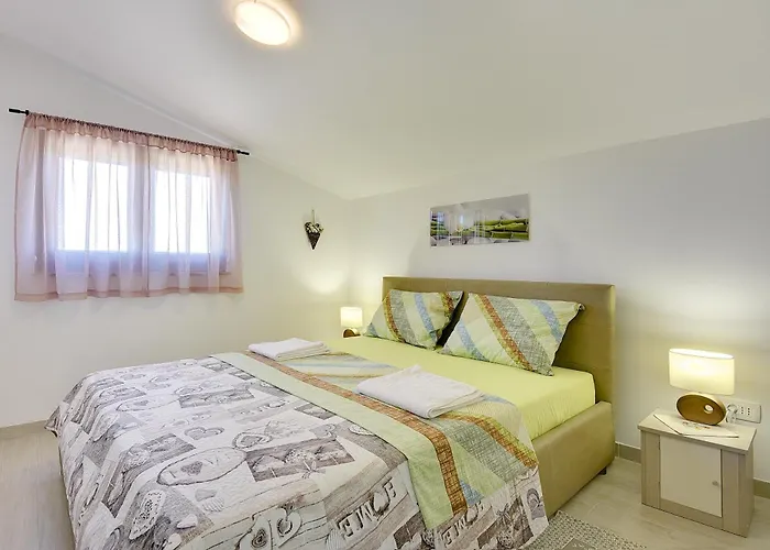 Family Friendly House With A Parking Space - 22738 * פולה