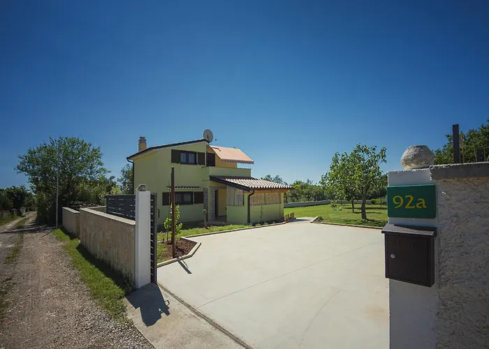 בית נופש Family Friendly House With A Parking Space - 22738 *