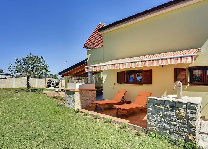 בית נופש Family Friendly House With A Parking Space - 22738 *