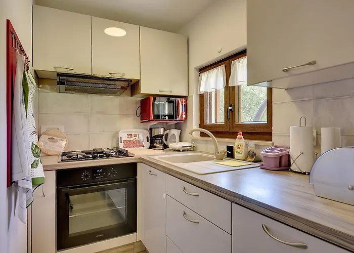 Family Friendly House With A Parking Space - 22738 בית נופש