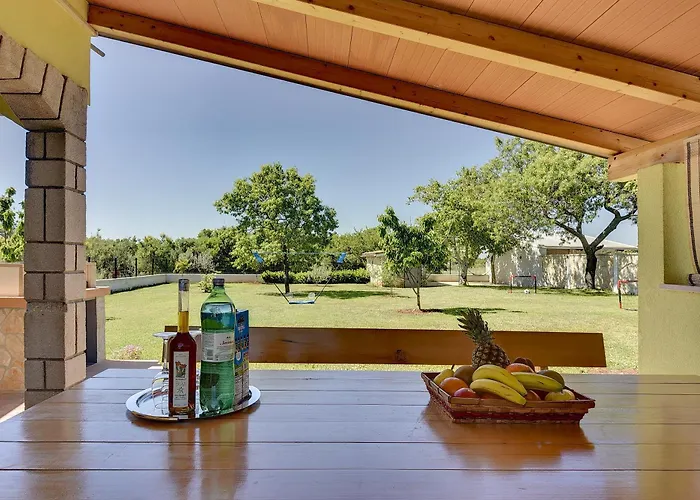 Family Friendly House With A Parking Space - 22738 Ferienhaus