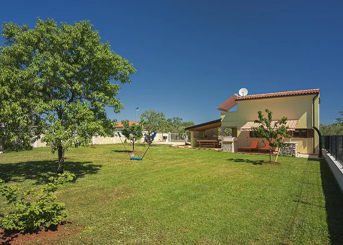Ferienhaus Family Friendly House With A Parking Space - 22738