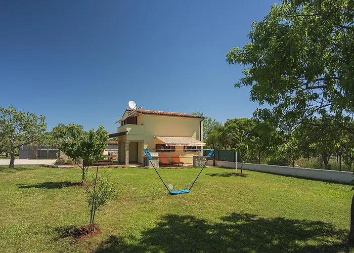 Family Friendly House With A Parking Space - 22738 בית נופש *