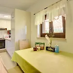 Family Friendly House With A Parking Space - 22738 * Πούλα