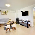Family Friendly House With A Parking Space - 22738 Holiday home