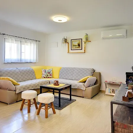 Family Friendly House With A Parking Space - 22738 プーラ