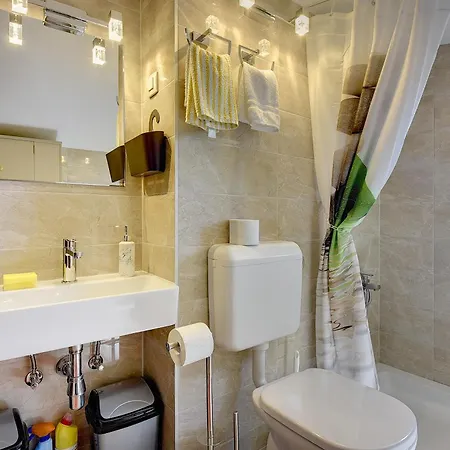 Дом отдыха Family Friendly House With A Parking Space - 22738 *