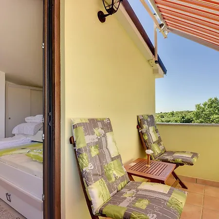 Family Friendly House With A Parking Space - 22738 Дом отдыха Пула