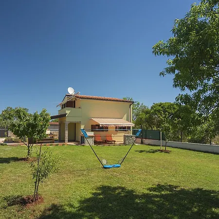 Family Friendly House With A Parking Space - 22738 Дом отдыха *