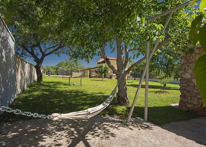 Family Friendly House With A Parking Space - 22738 * Pula