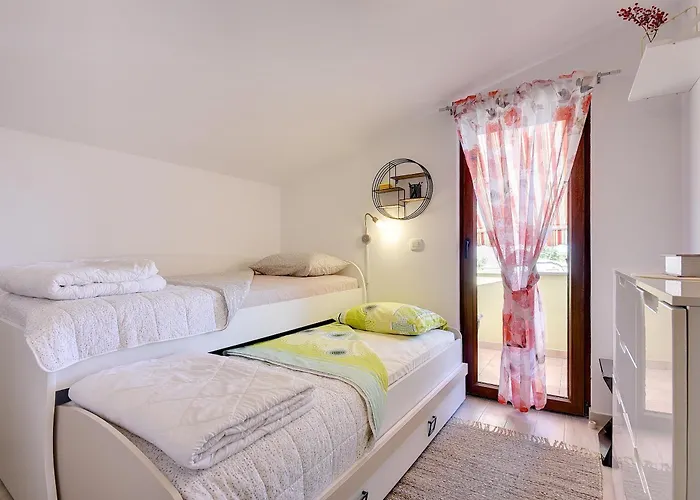 Holiday home Family Friendly House With A Parking Space - 22738 *